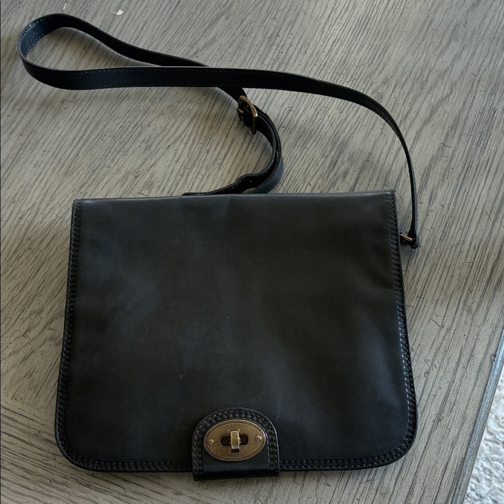 Fossil Vintage Sleek Black Leather Crossbody Bag - Picture 1 of 5